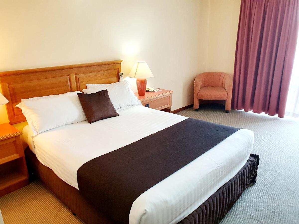 Mcnevins Maryborough Motel Buitenkant foto