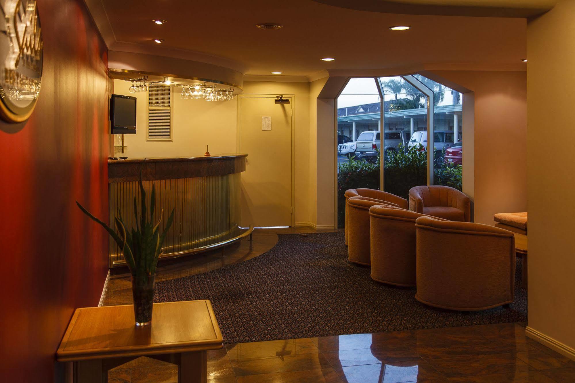 Mcnevins Maryborough Motel Buitenkant foto
